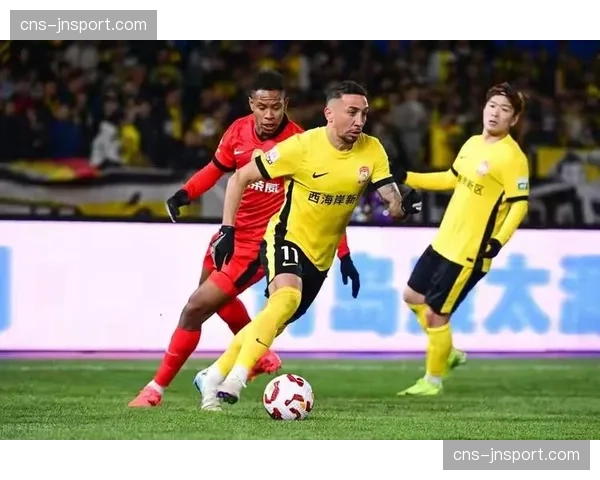 半场战报：浙江队1-0青岛西海岸，莱昂纳多失点后补射破门