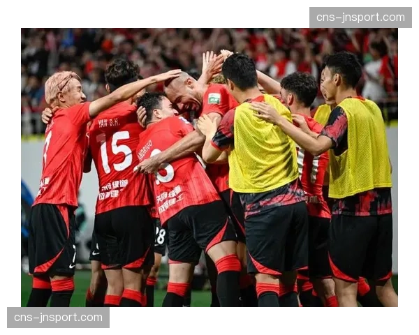 海港3-1逆转三镇登顶榜首，下半场攻击群爆发掩盖开场防线松懈